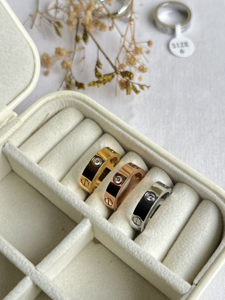 Amour Love Screw Band Ring