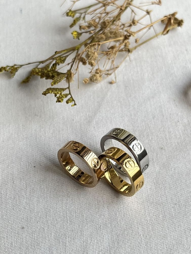 Eterna Love Screw Band Ring