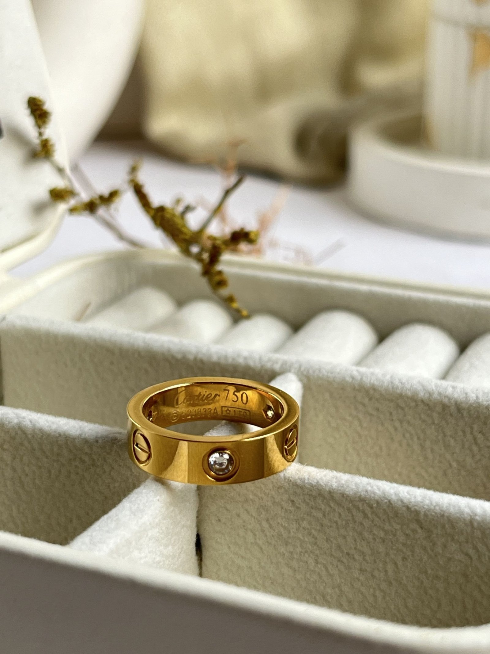 Amour Love Screw Band Ring