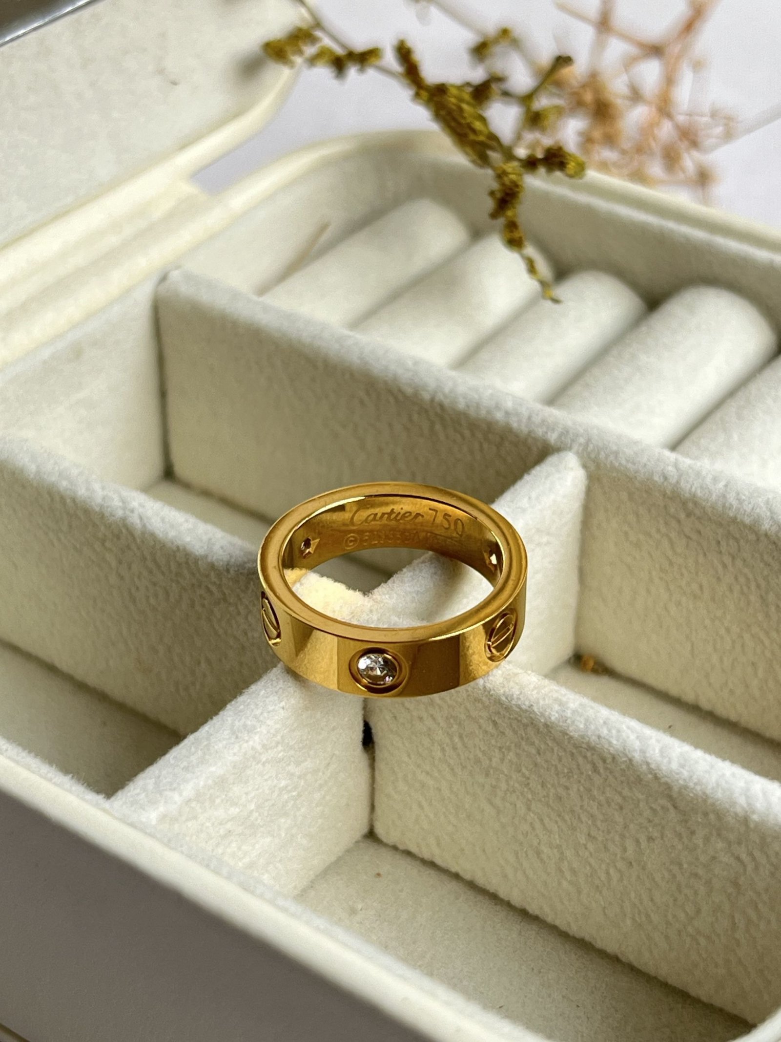 Amour Love Screw Band Ring