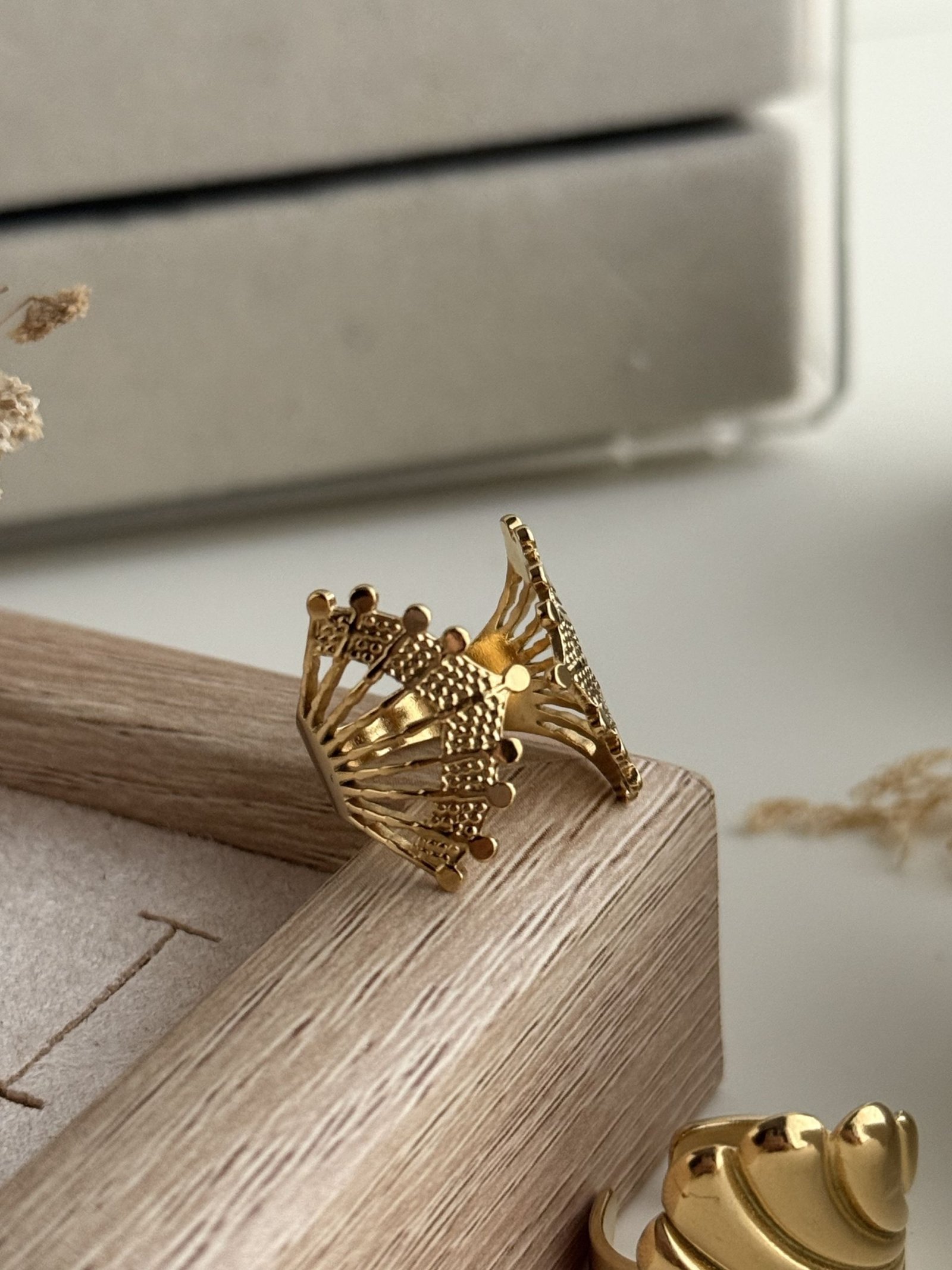 Celestino Fan Open Ring