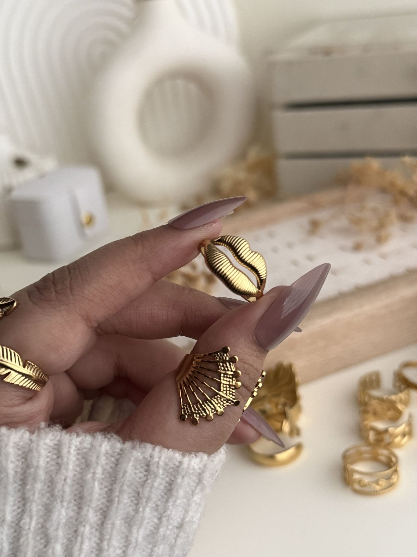 Velour Kiss Sculpt Ring