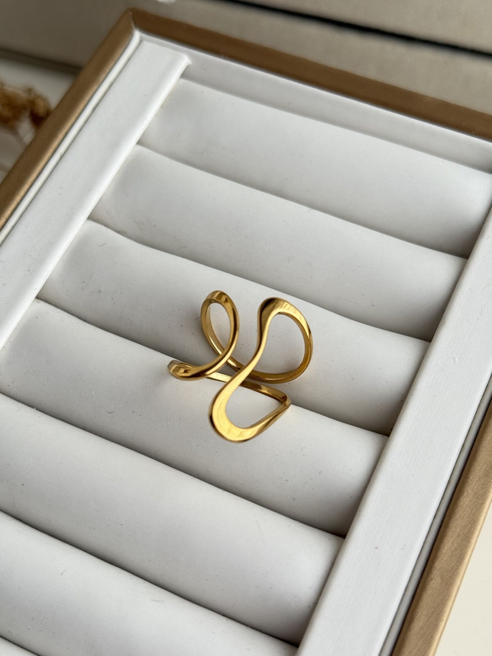 Aurelia Flow Sculpt Ring