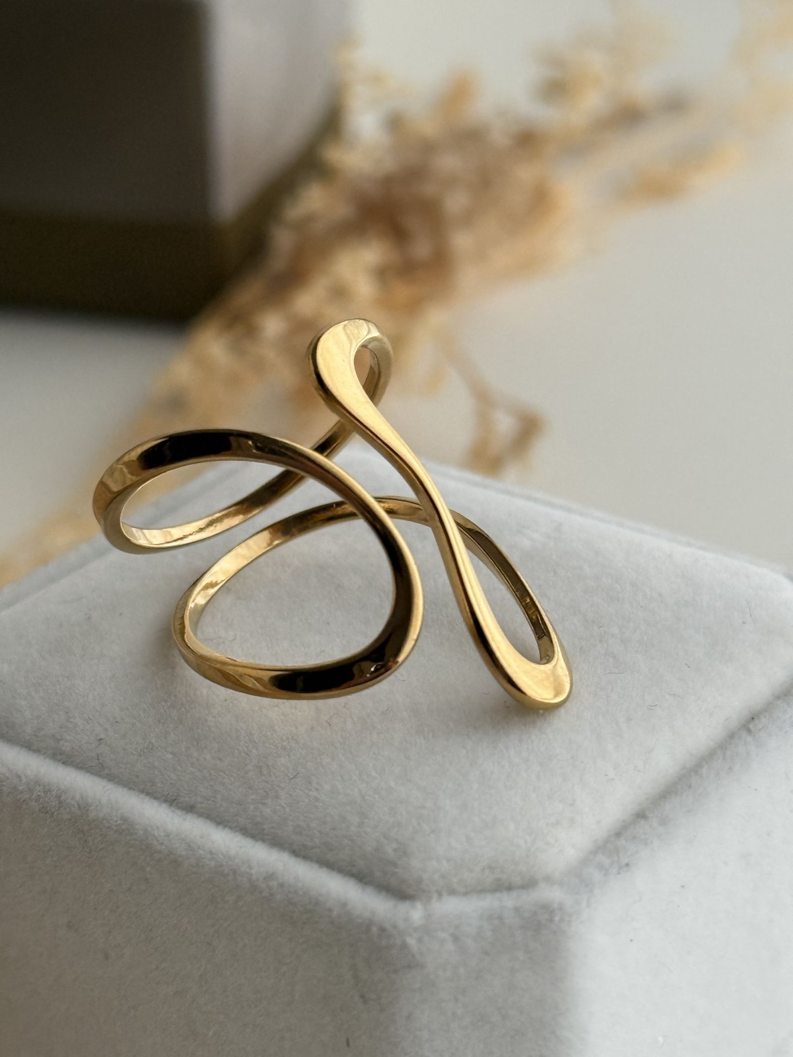 Aurelia Flow Sculpt Ring