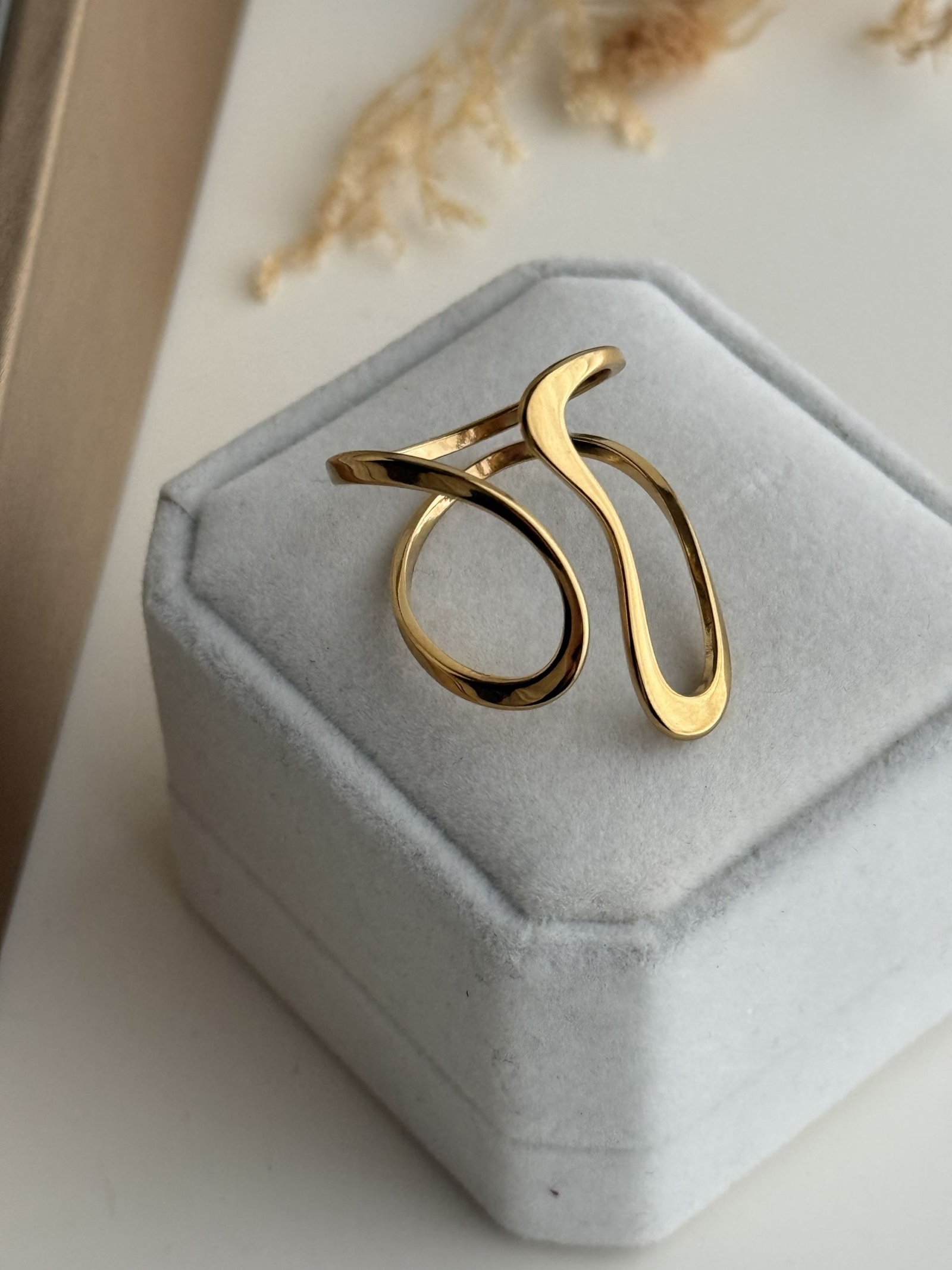 Aurelia Flow Sculpt Ring