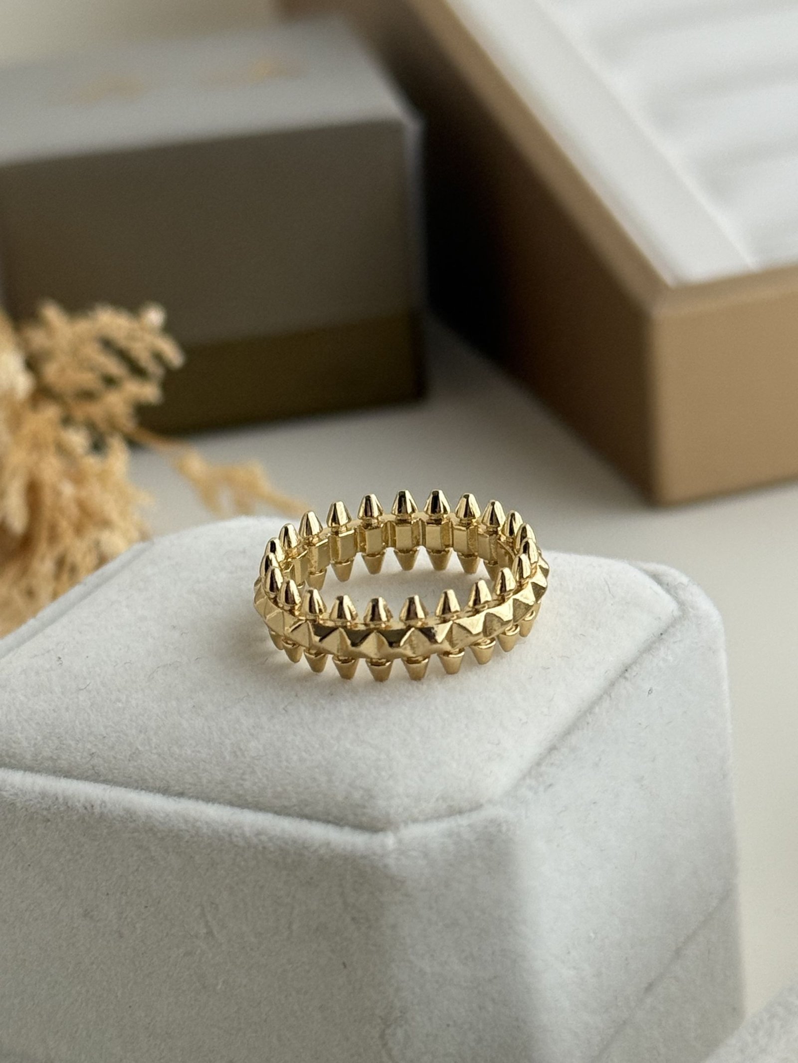 Aurex Stud Band Ring