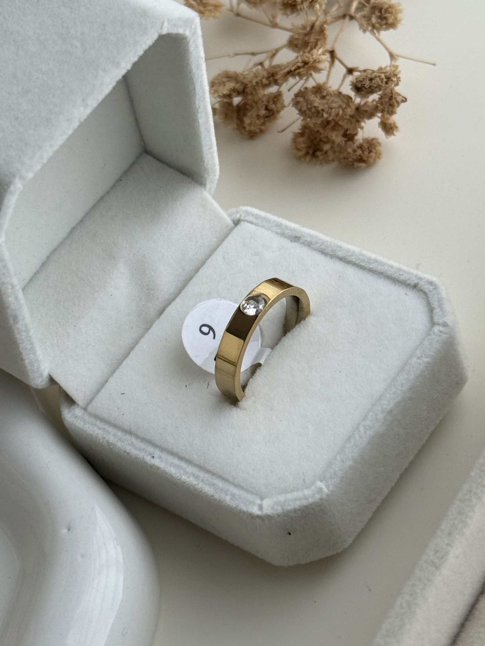 Aurex Solitaire Band Ring