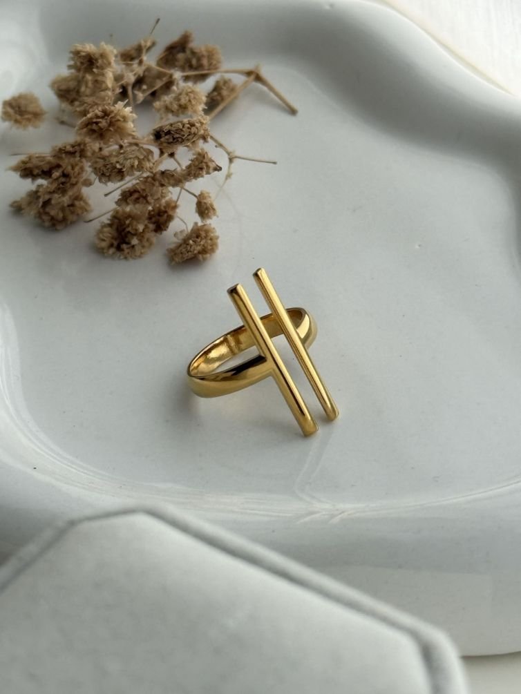 Linea Verra Bar Ring