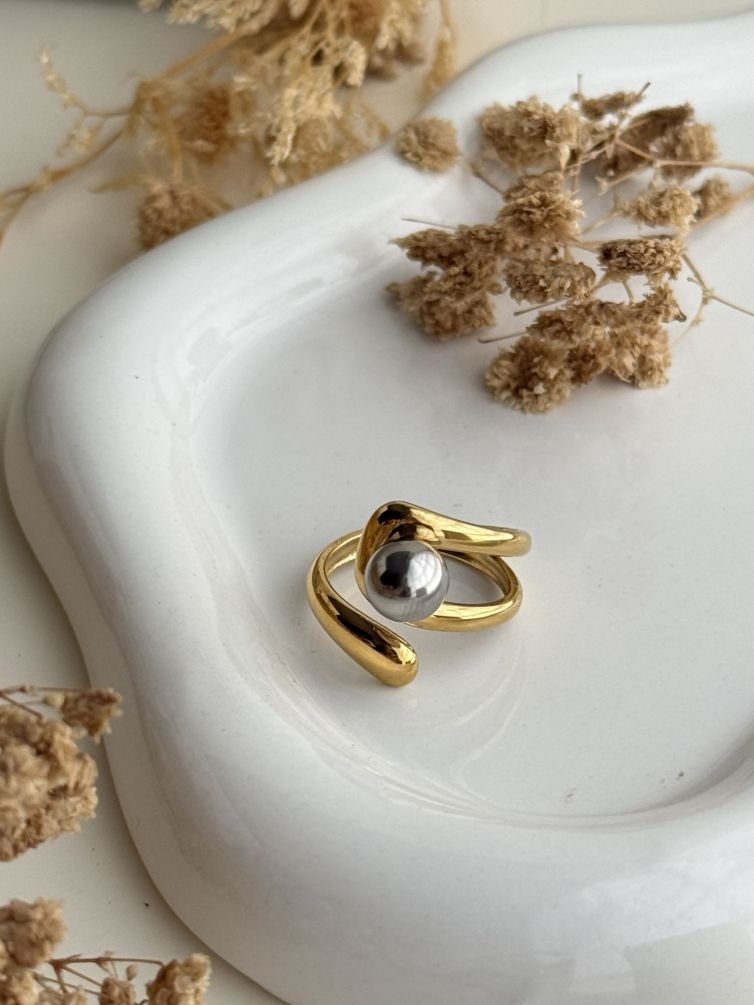 Aurelia Orbit Ring