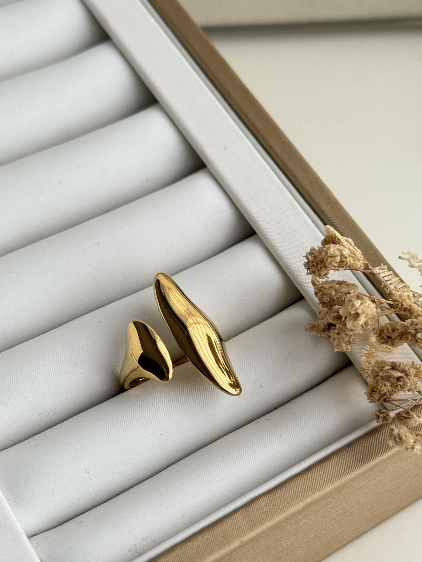 Aureline Bypass Ring