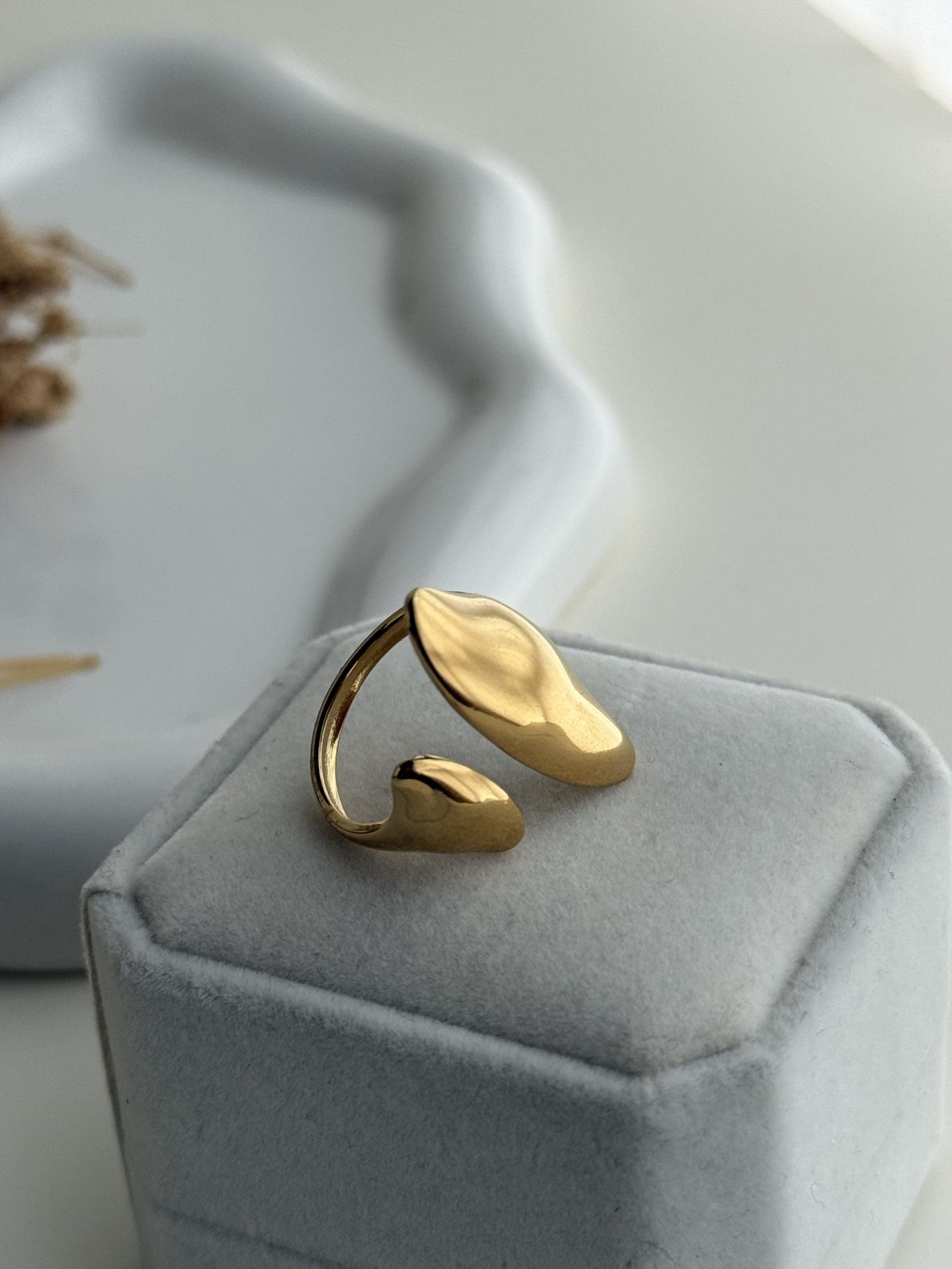 Aureline Bypass Ring