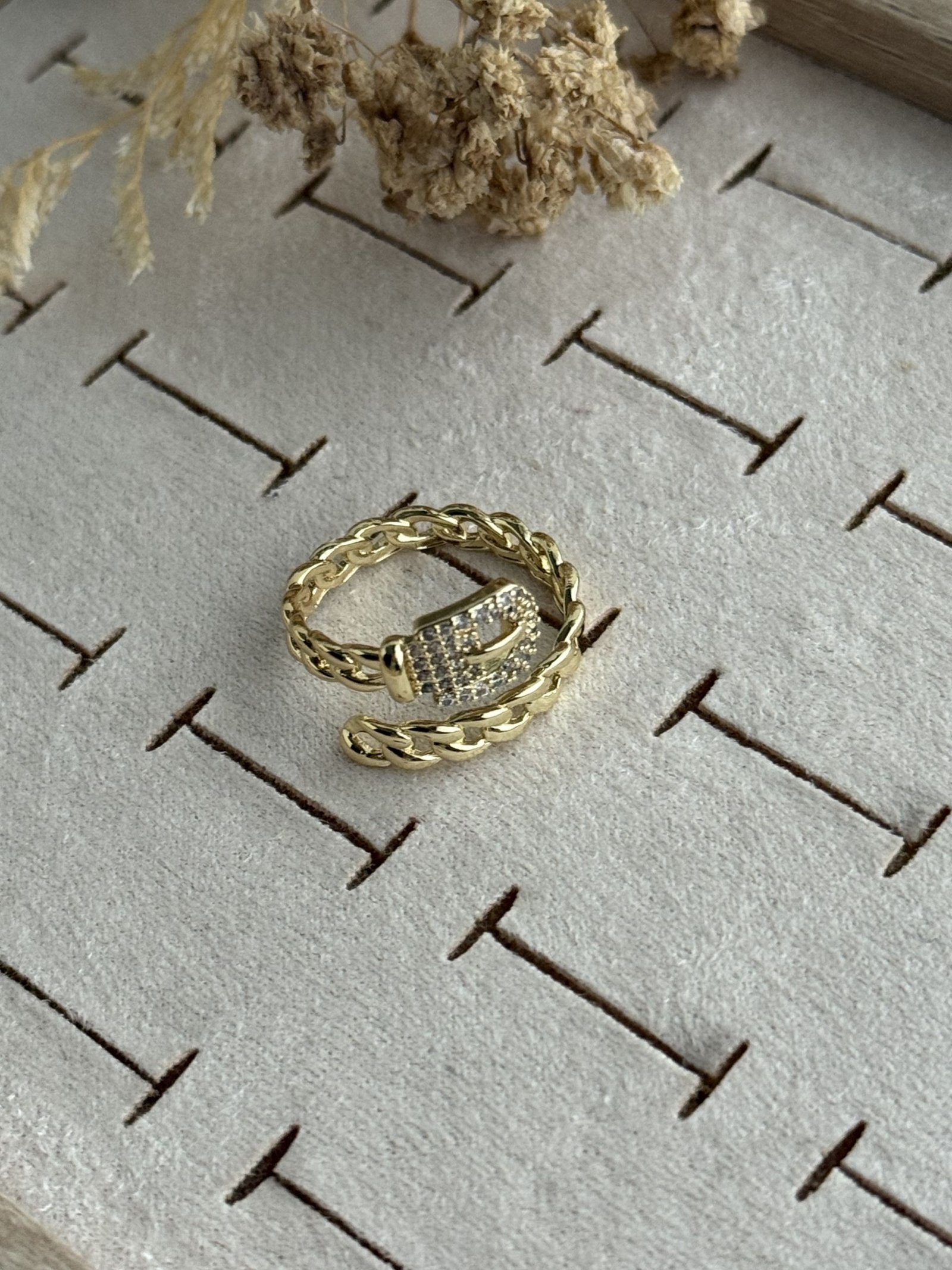 Velora Buckle Ring