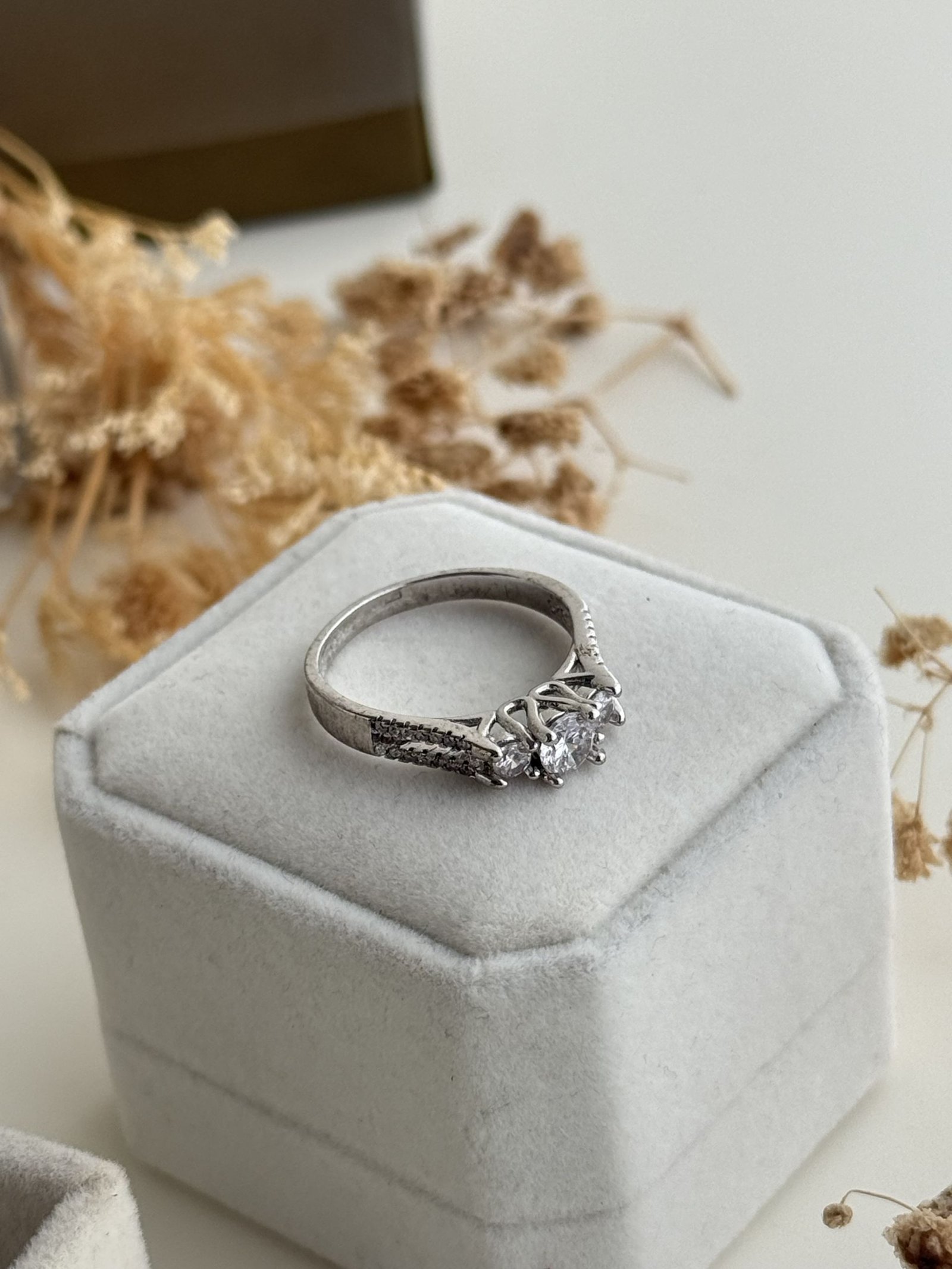 Lunaria Crest Solitaire Ring