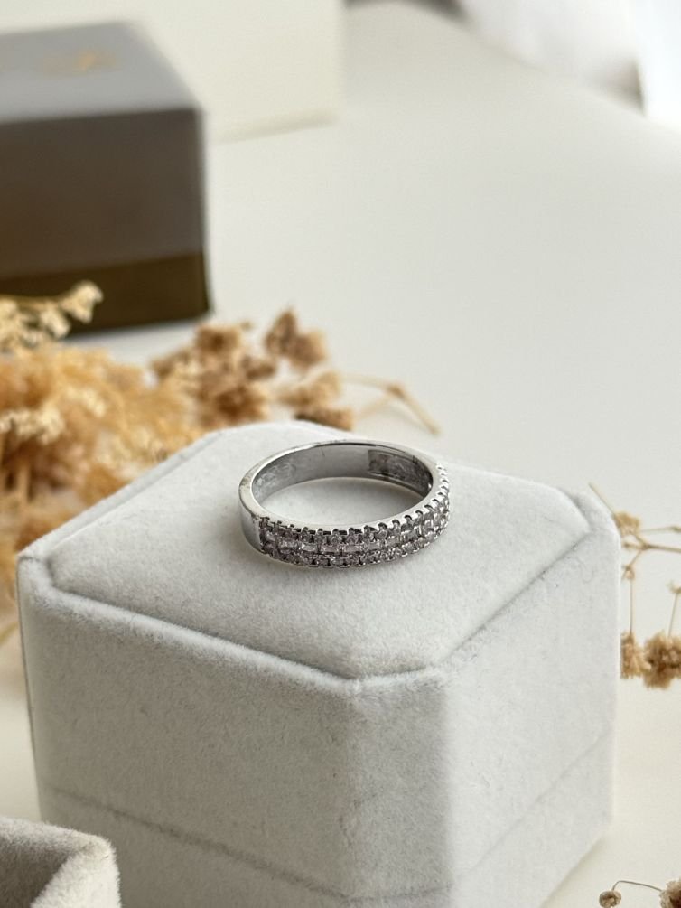 Luminé Pavé Band Ring