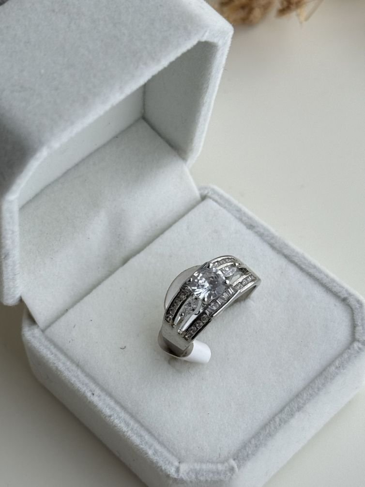 Aurelia Split Halo Ring