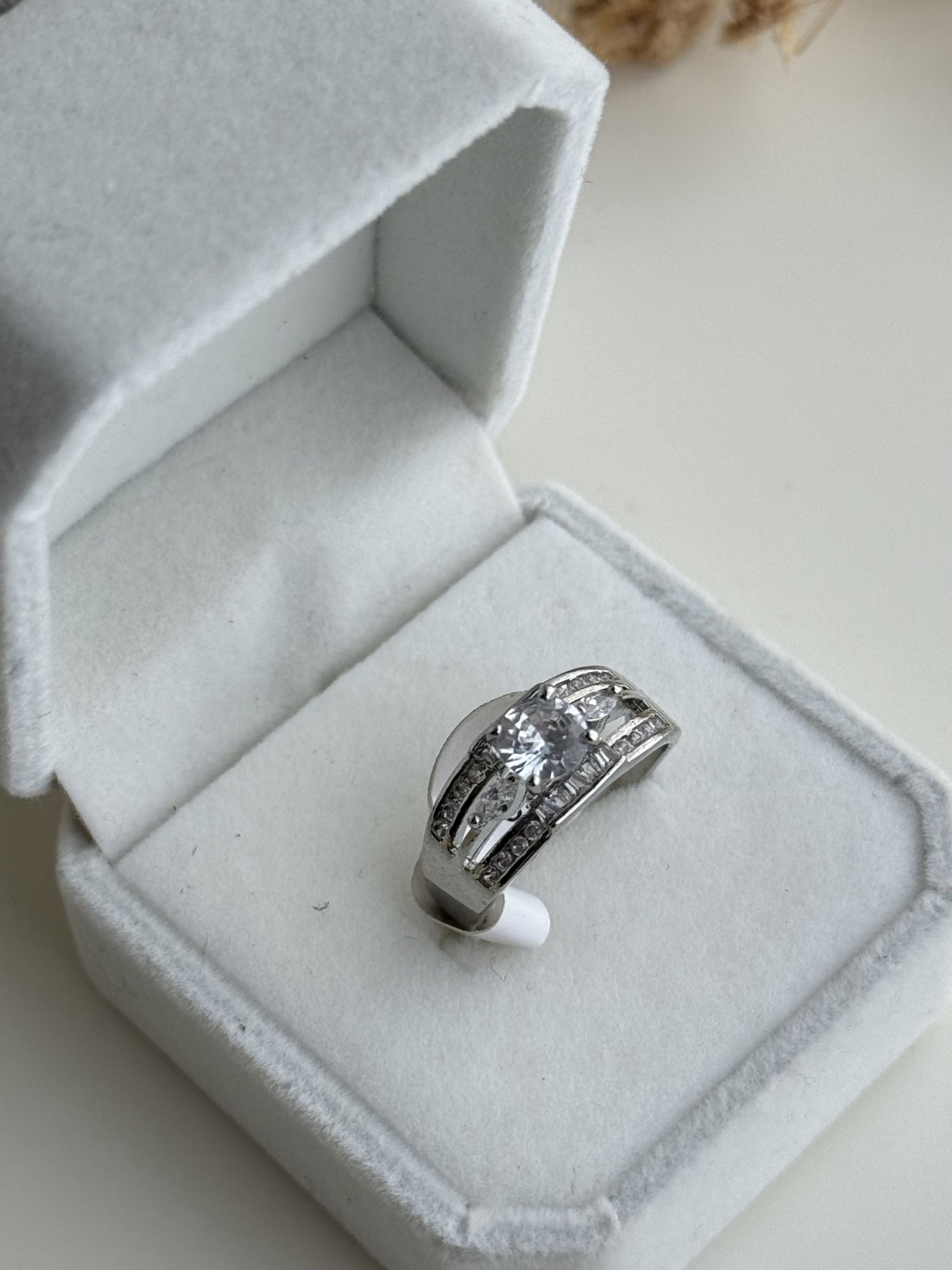 Aurelia Split Halo Ring