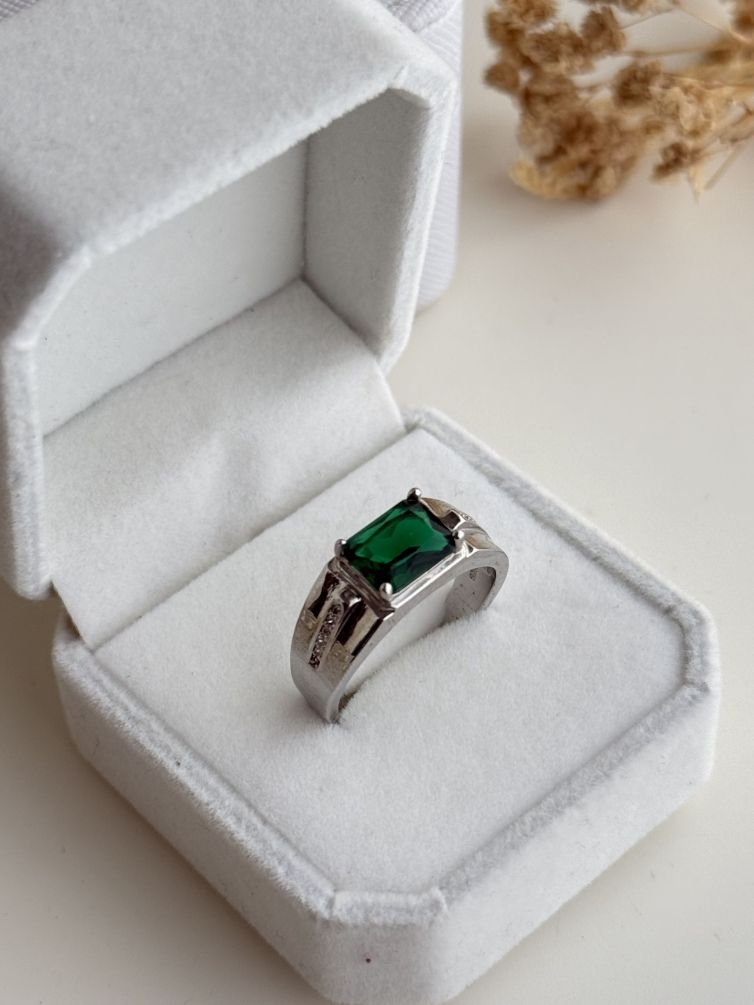 Emerald Crest Men’s Statement Ring
