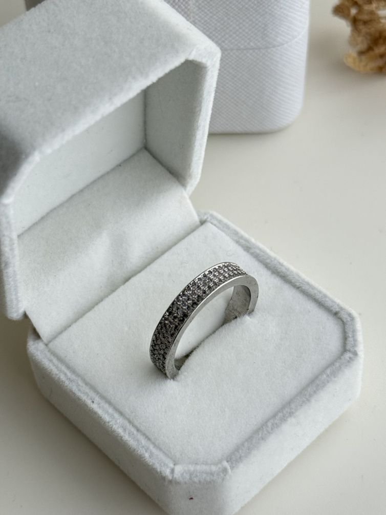 Luminé Pavé Band Ring