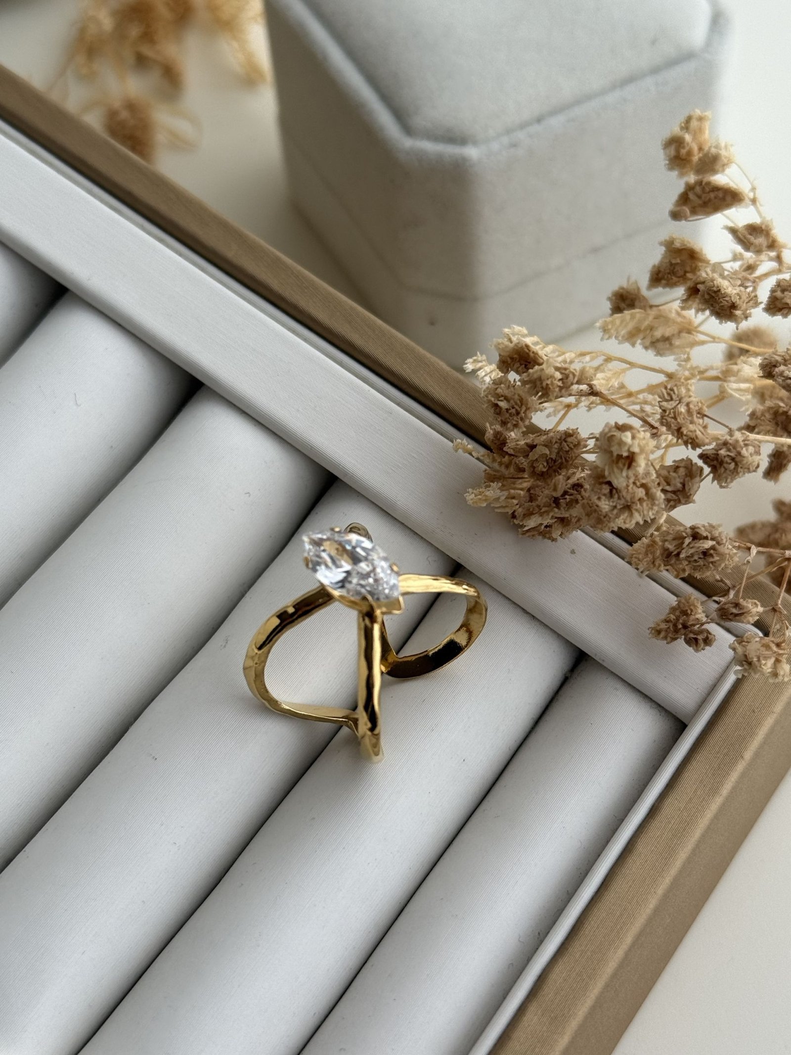 Royale Marquise Cross Ring