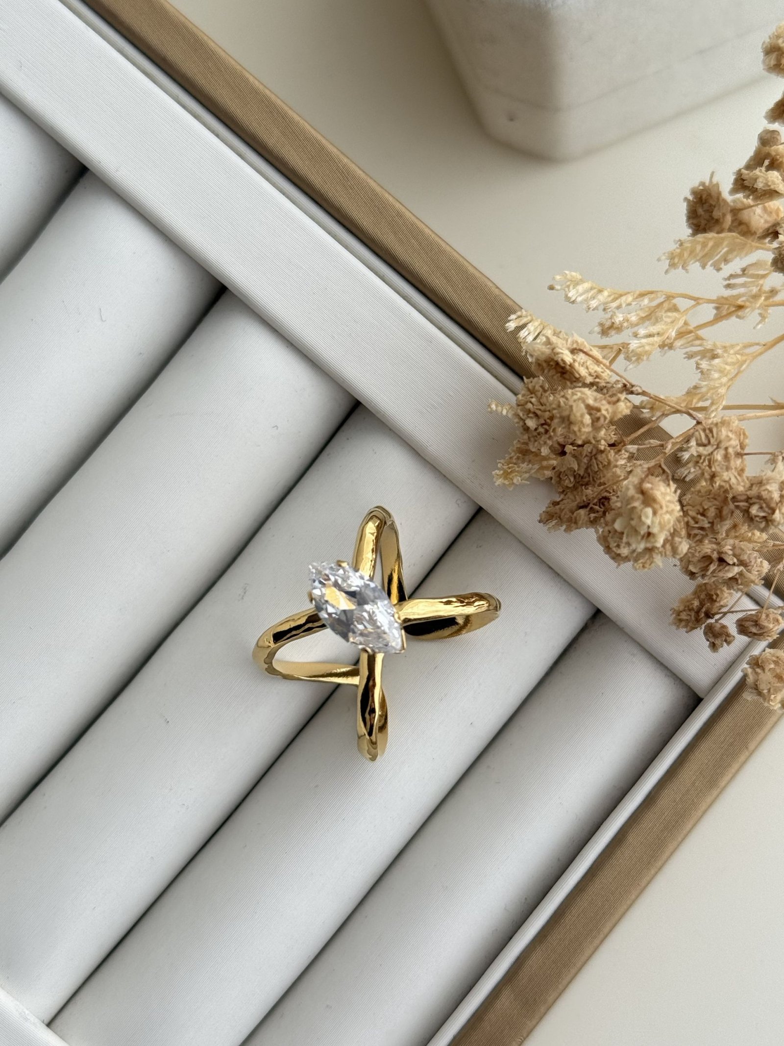 Royale Marquise Cross Ring