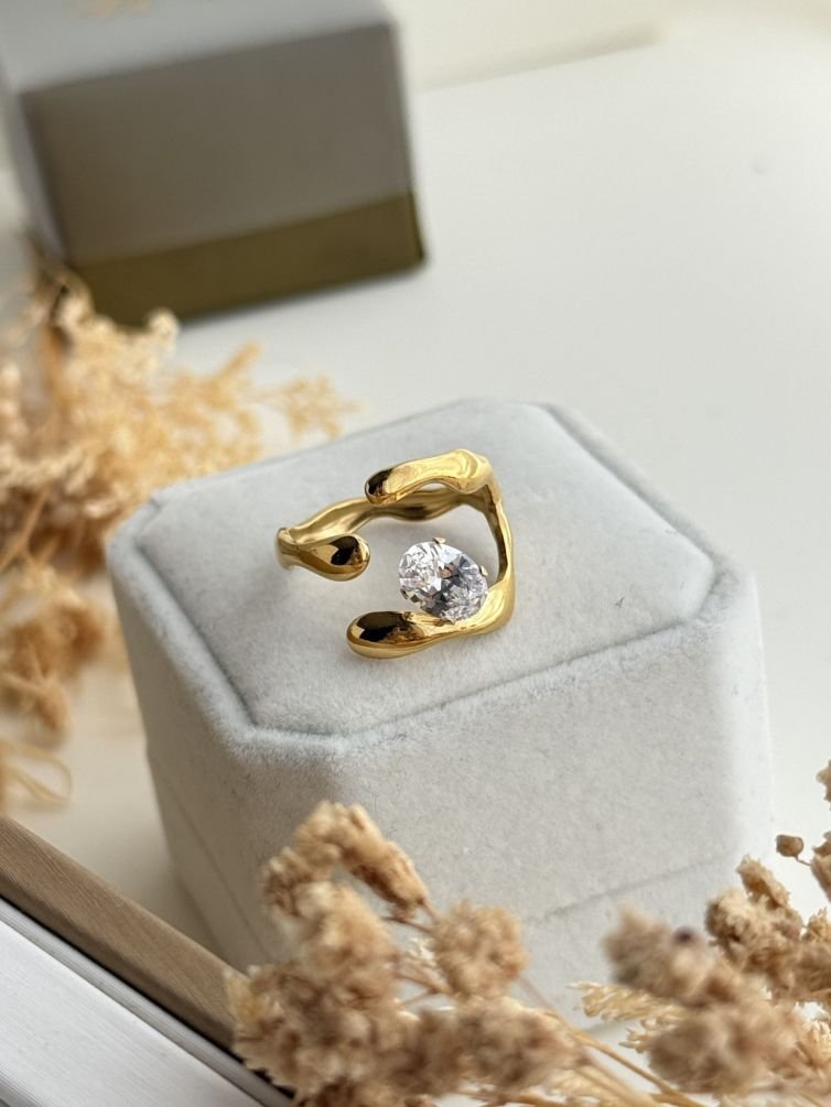 Aurelia Curve Ring