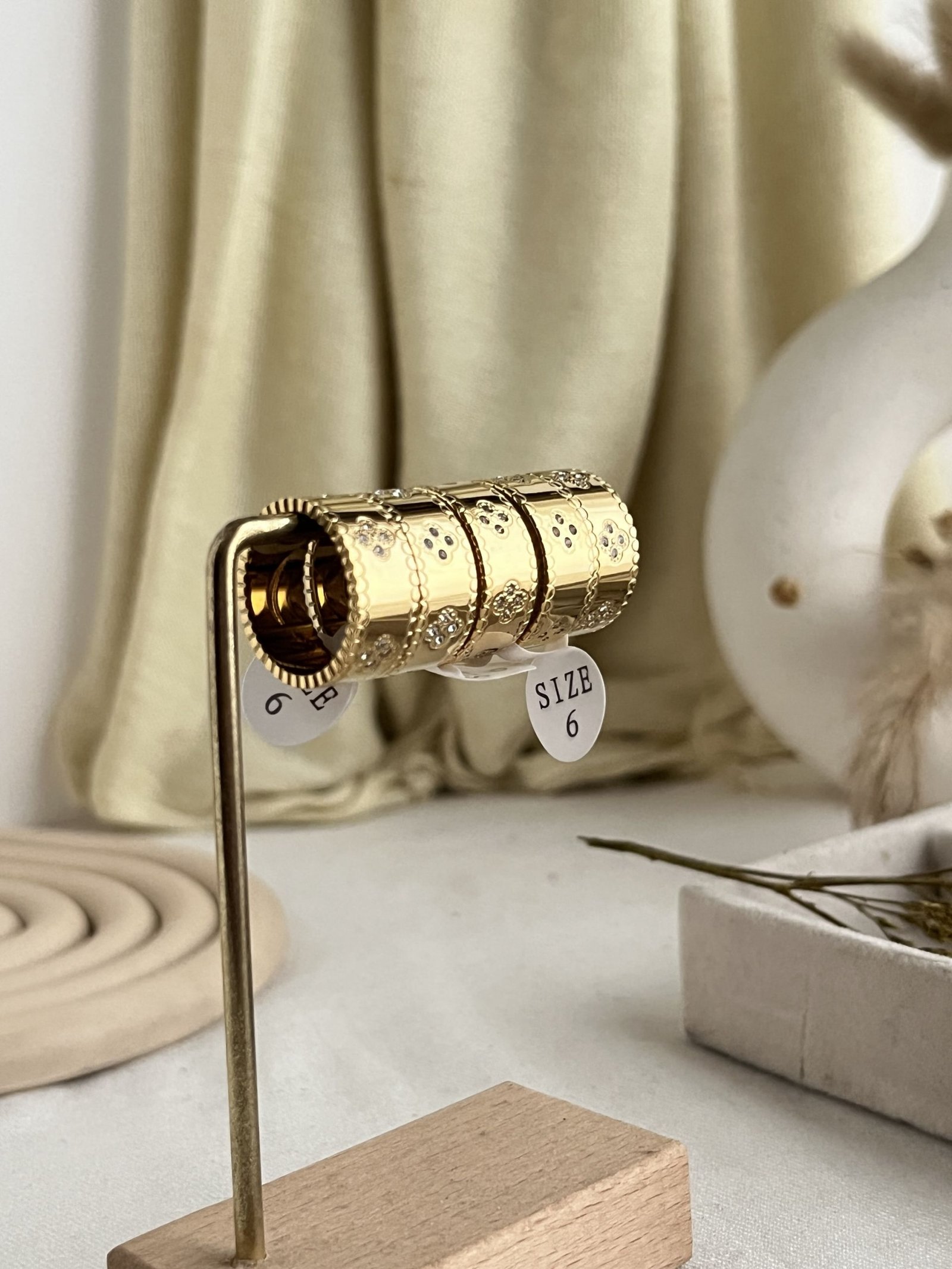 PerlΓ©e Flora Band Ring