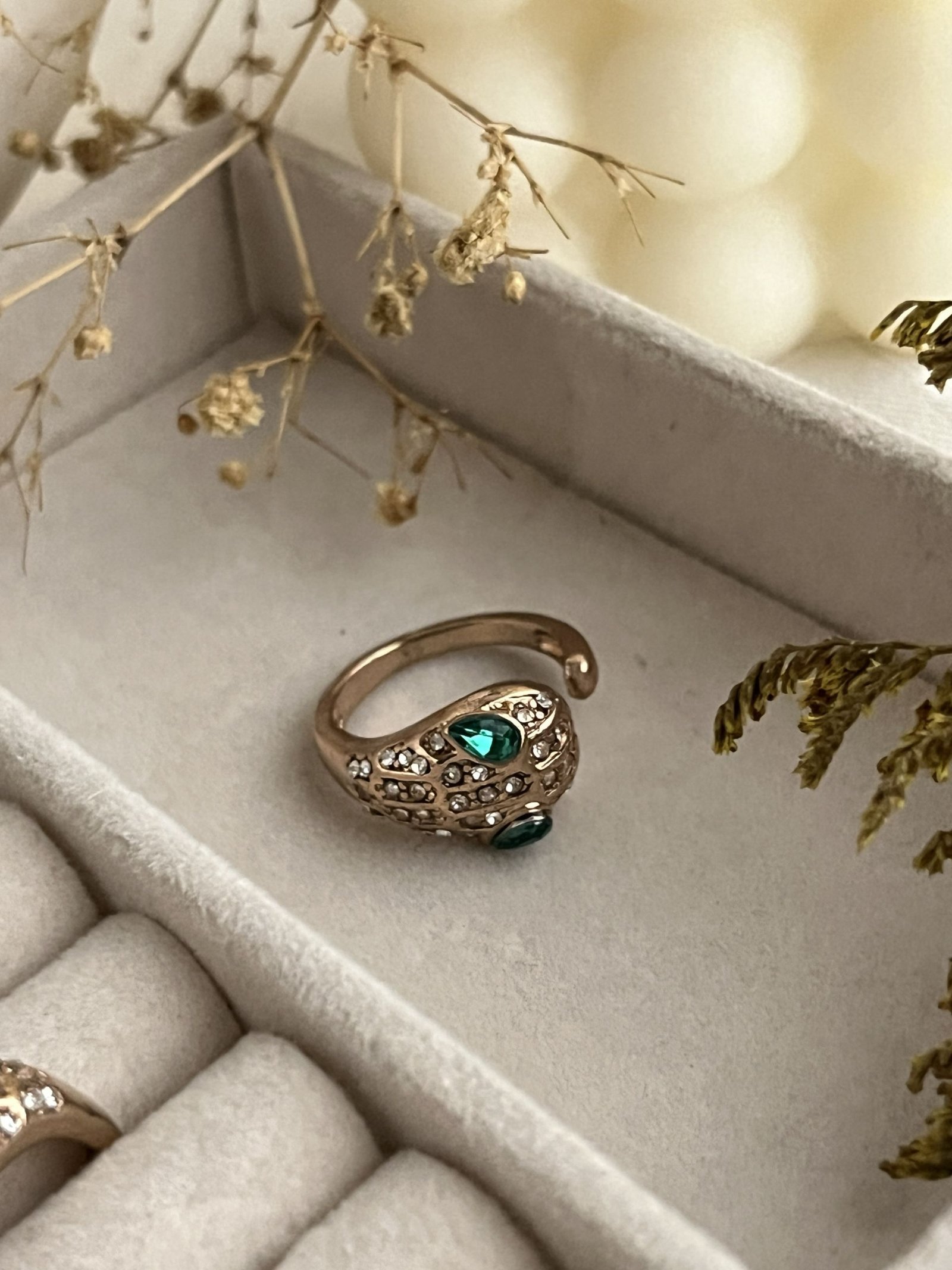 Serpente Γmeraude Wrap Ring