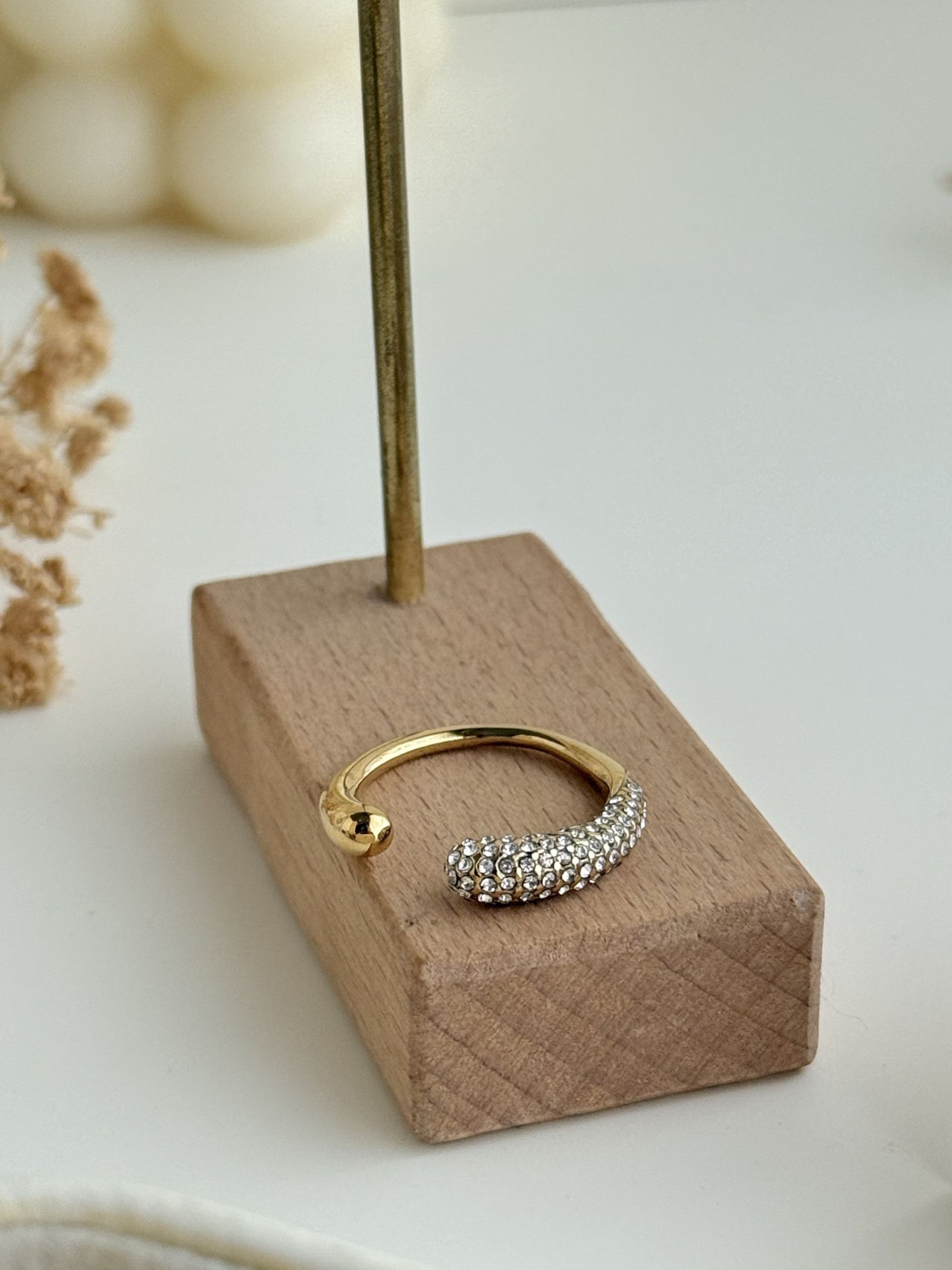 Radiant Curve Pavé Adjustable Ring