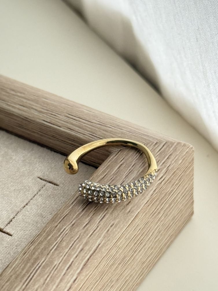 Radiant Curve Pavé Adjustable Ring