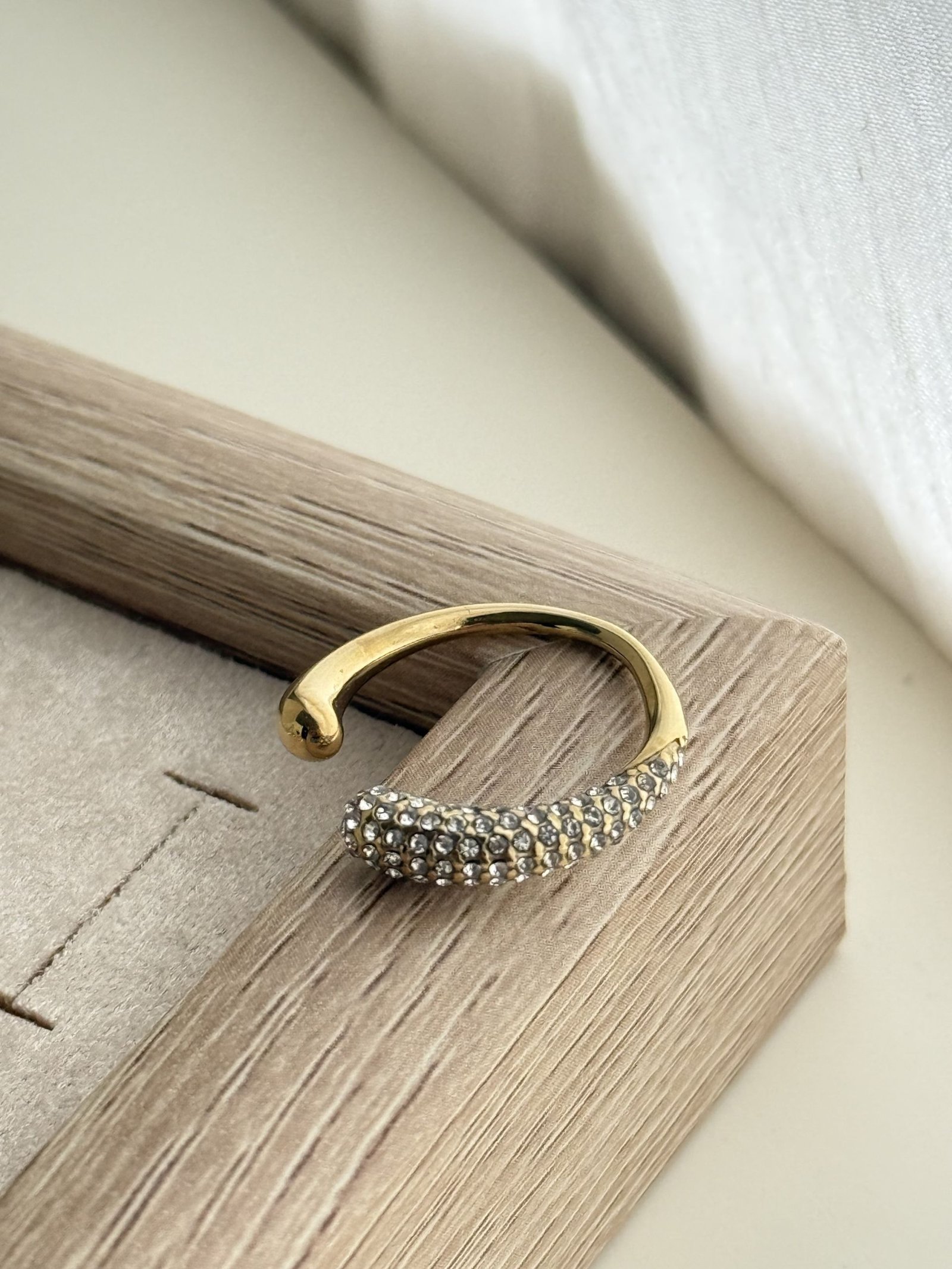 Radiant Curve Pavé Adjustable Ring