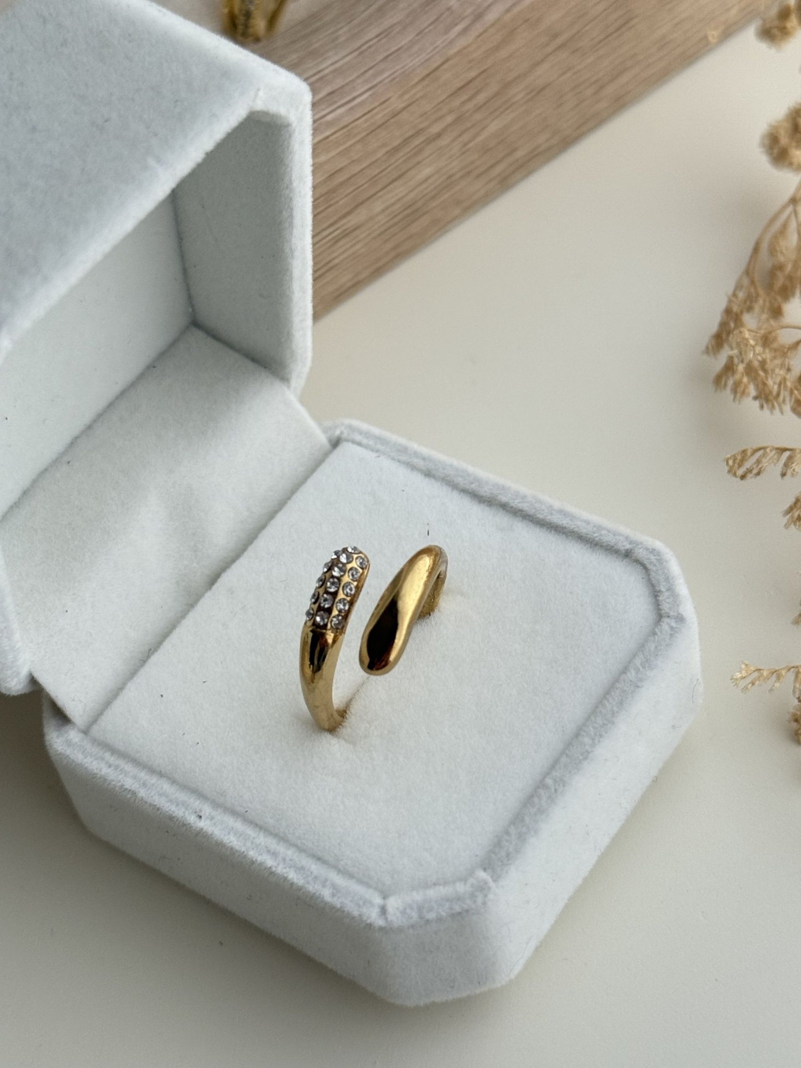 Luna Curve Pavé Adjustable Ring