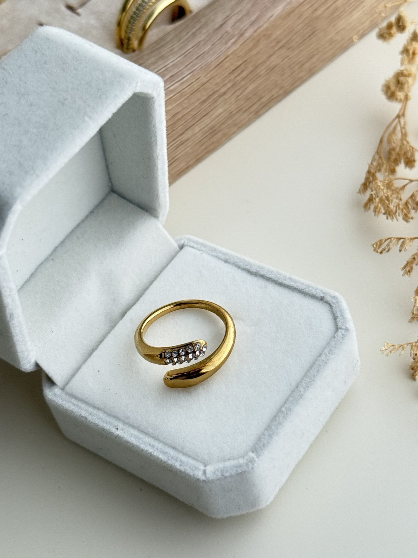 Luna Curve Pavé Adjustable Ring