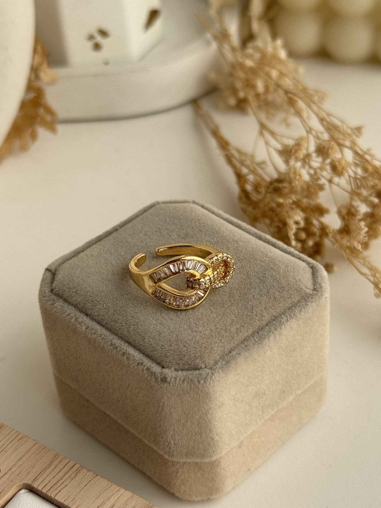 Lumière Knot Open Ring