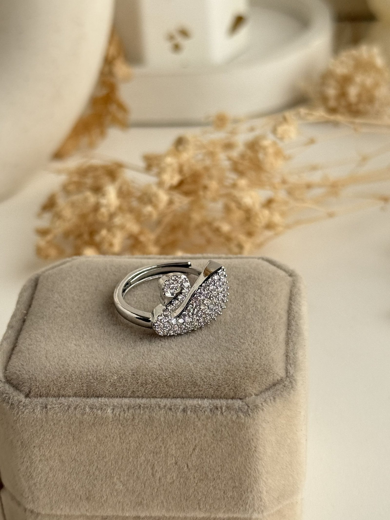 Swan Γclat PavΓ© Ring