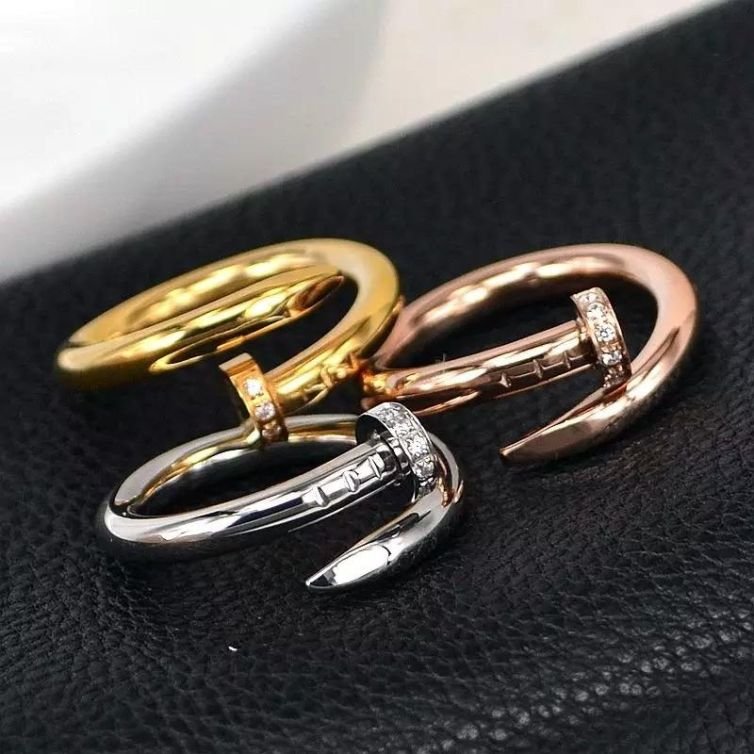 Clou Élite Nail Band Ring