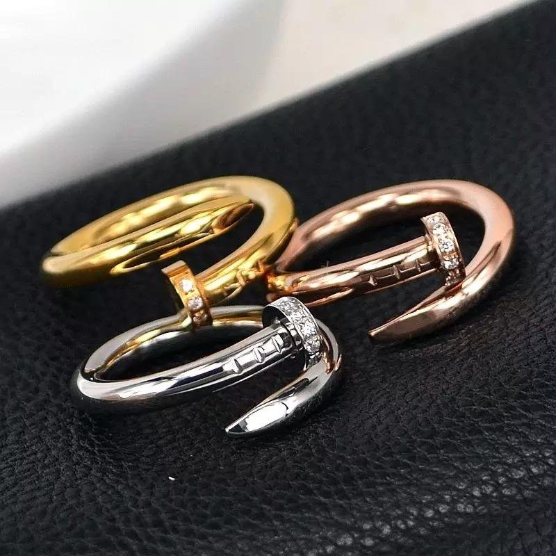 Clou Élite Nail Band Ring