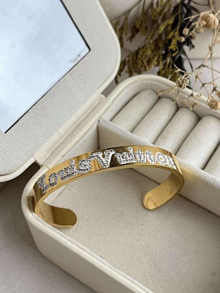 erité Script Cuff