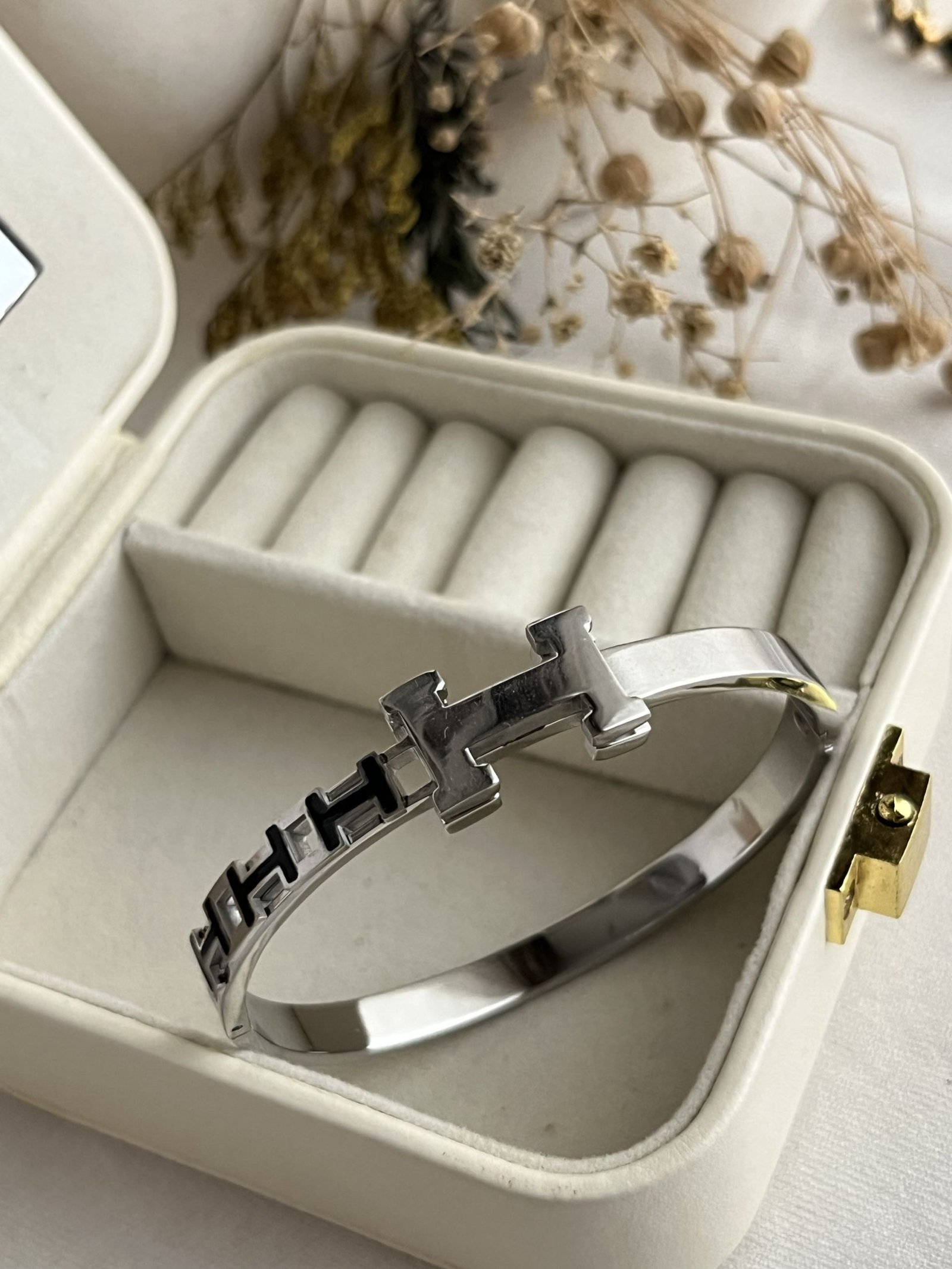 Verona Lock Bangle