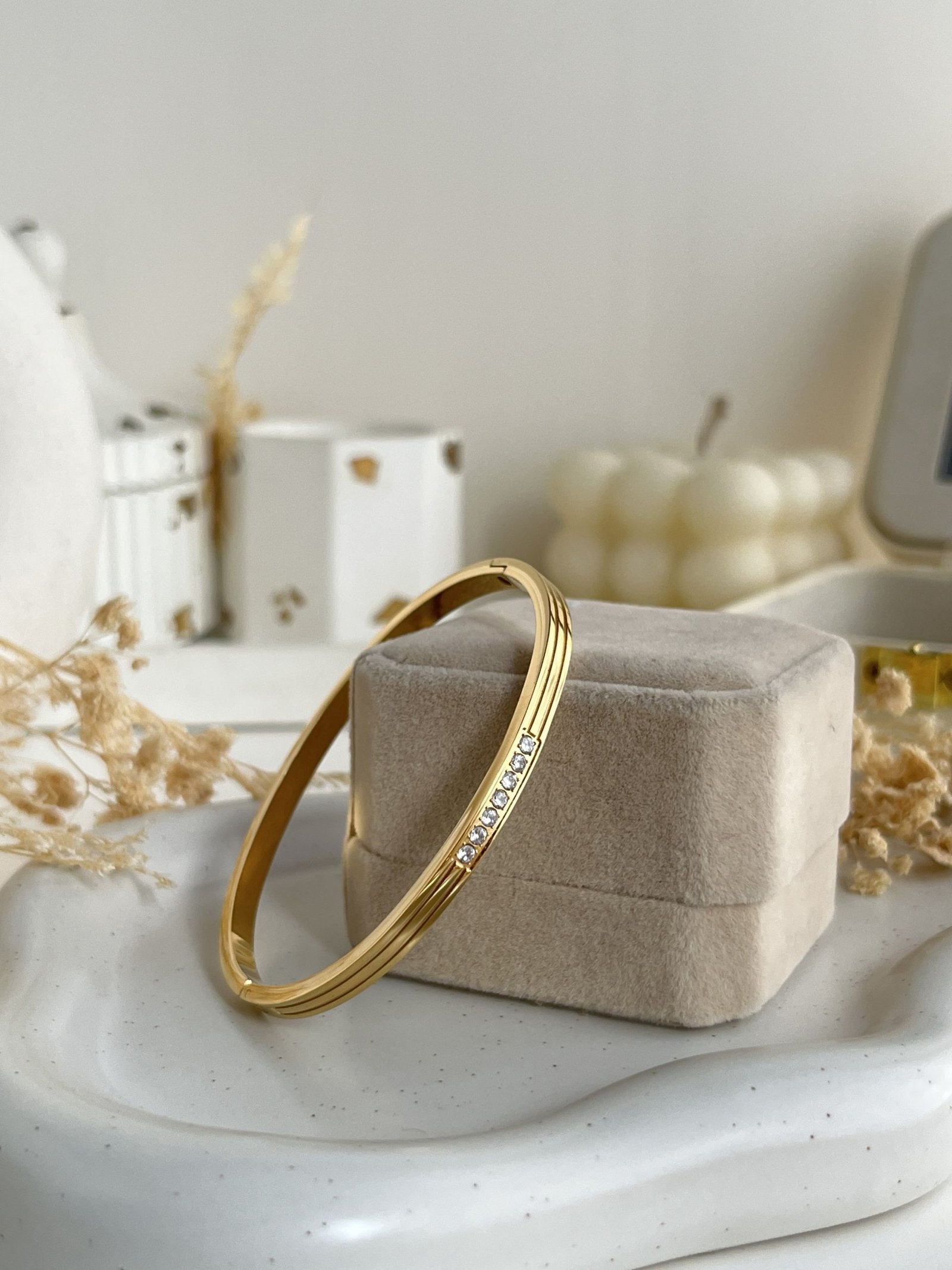 Oria Linea Crystal Cuff