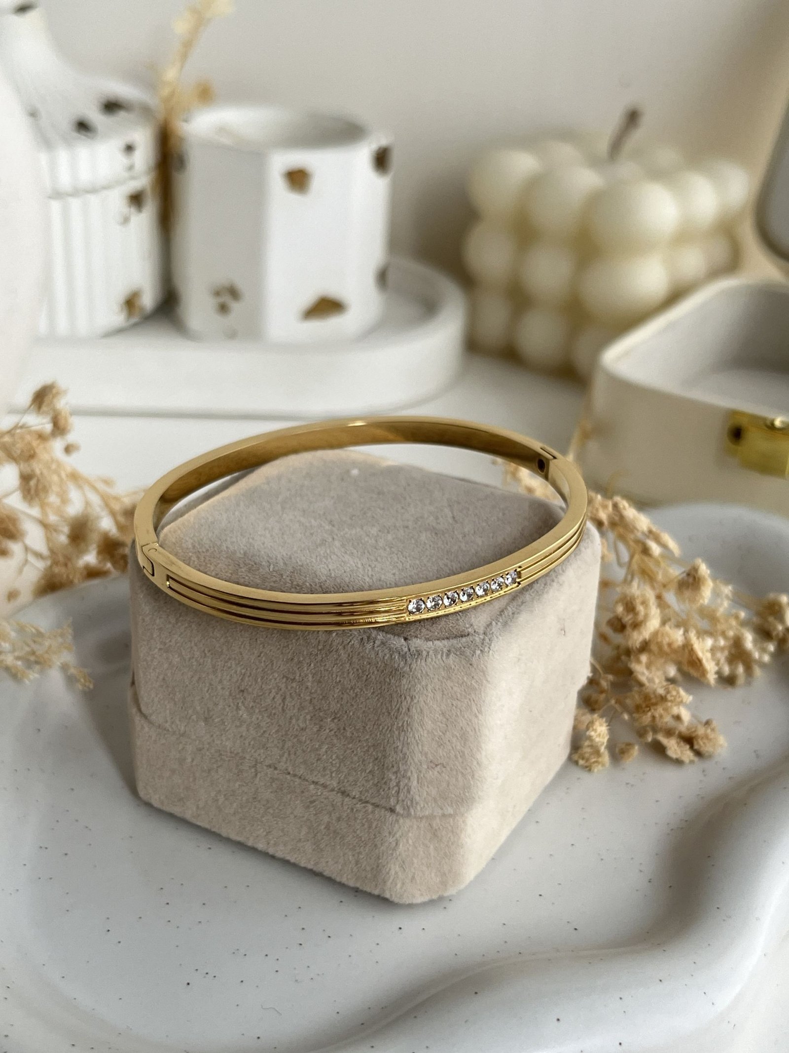 Oria Linea Crystal Cuff