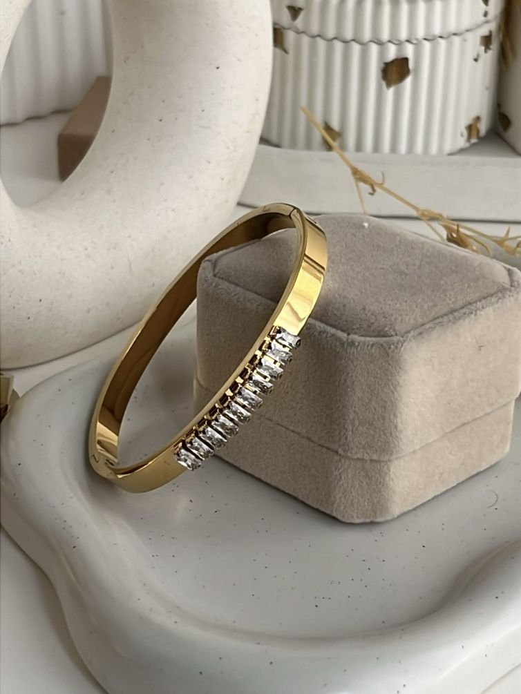 Aurelle Baguette Bar Cuff