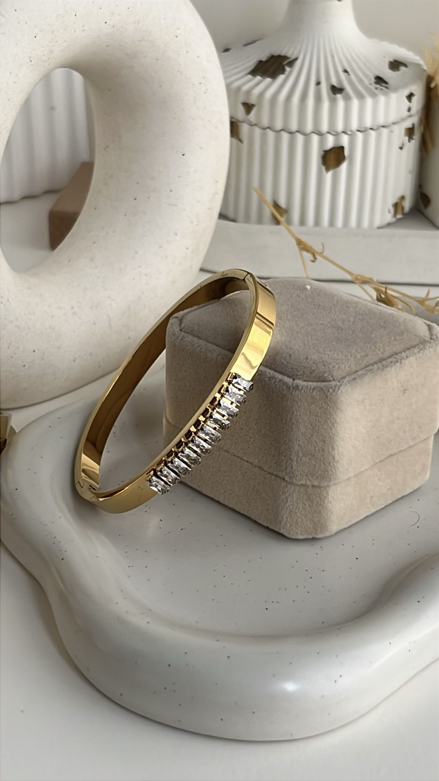 Aurelle Baguette Bar Cuff