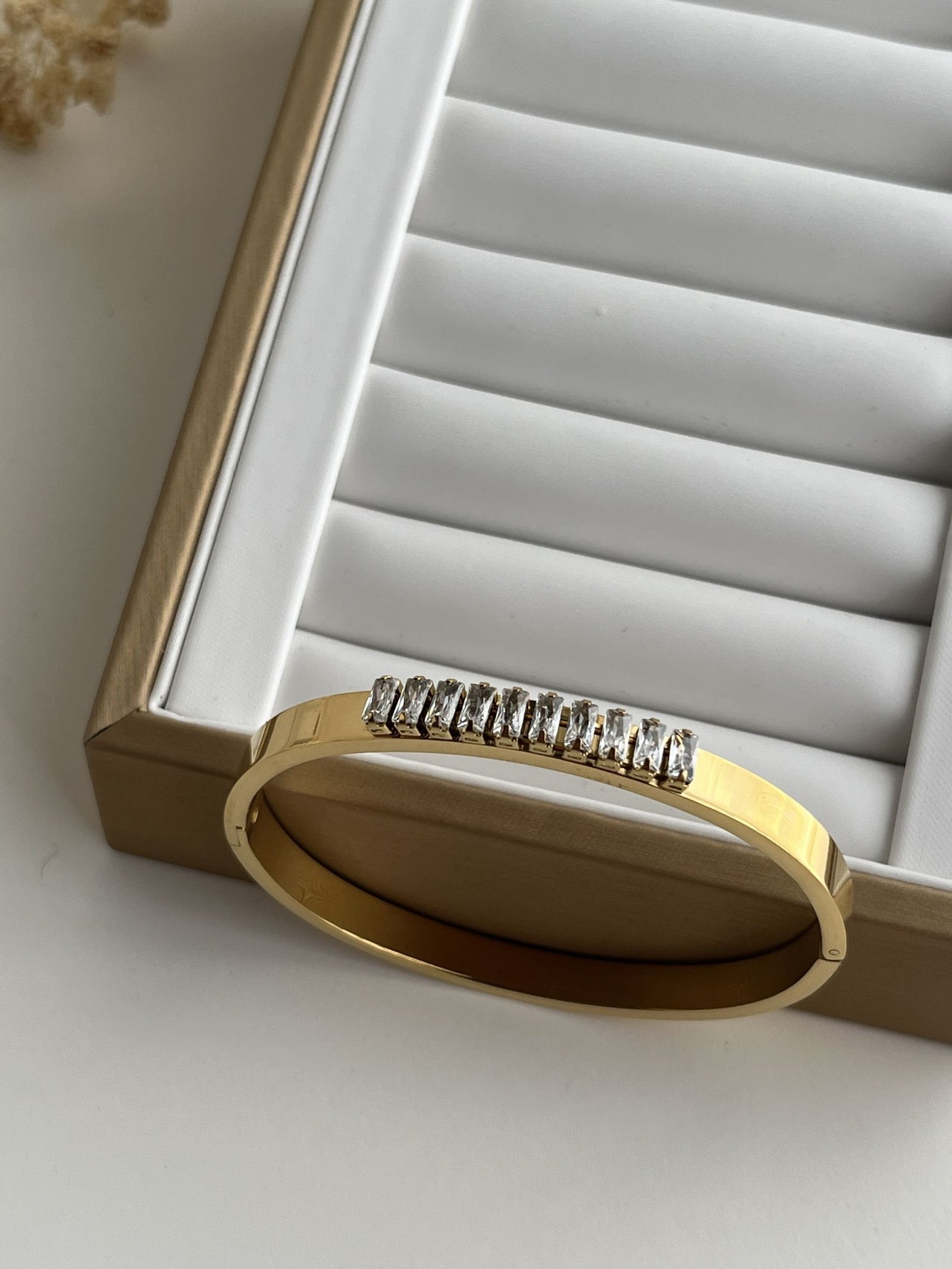 Aurelle Baguette Bar Cuff