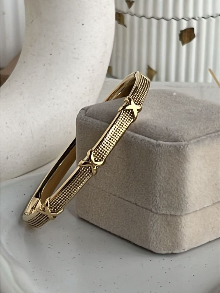 Virelle Texture Cuff