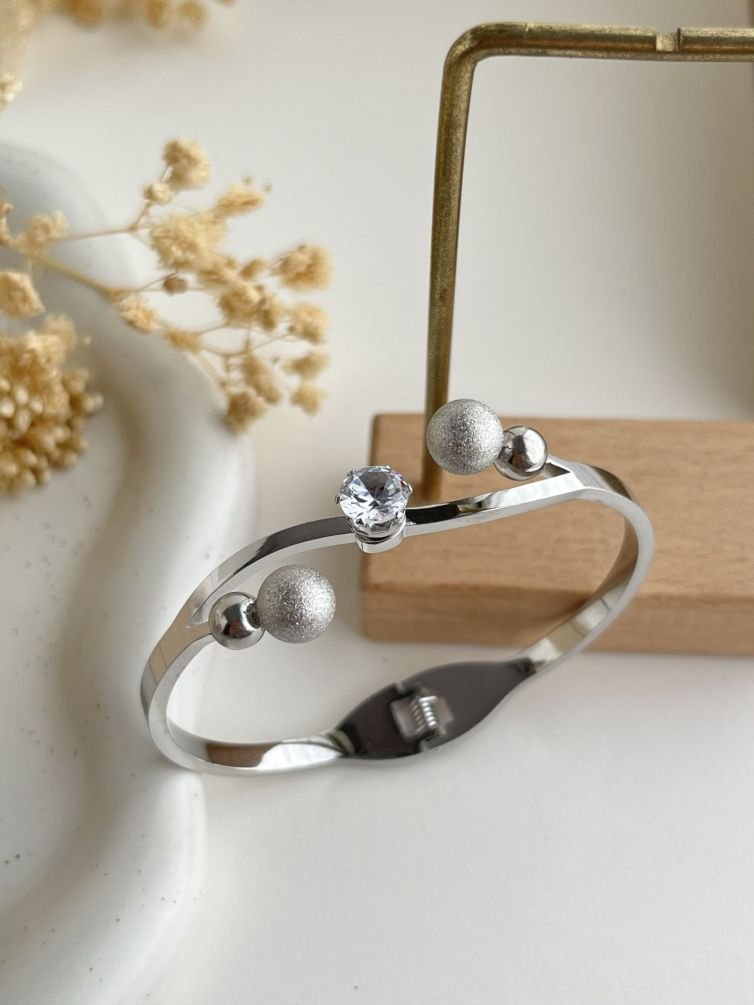 Oréa Orb Crystal Cuff