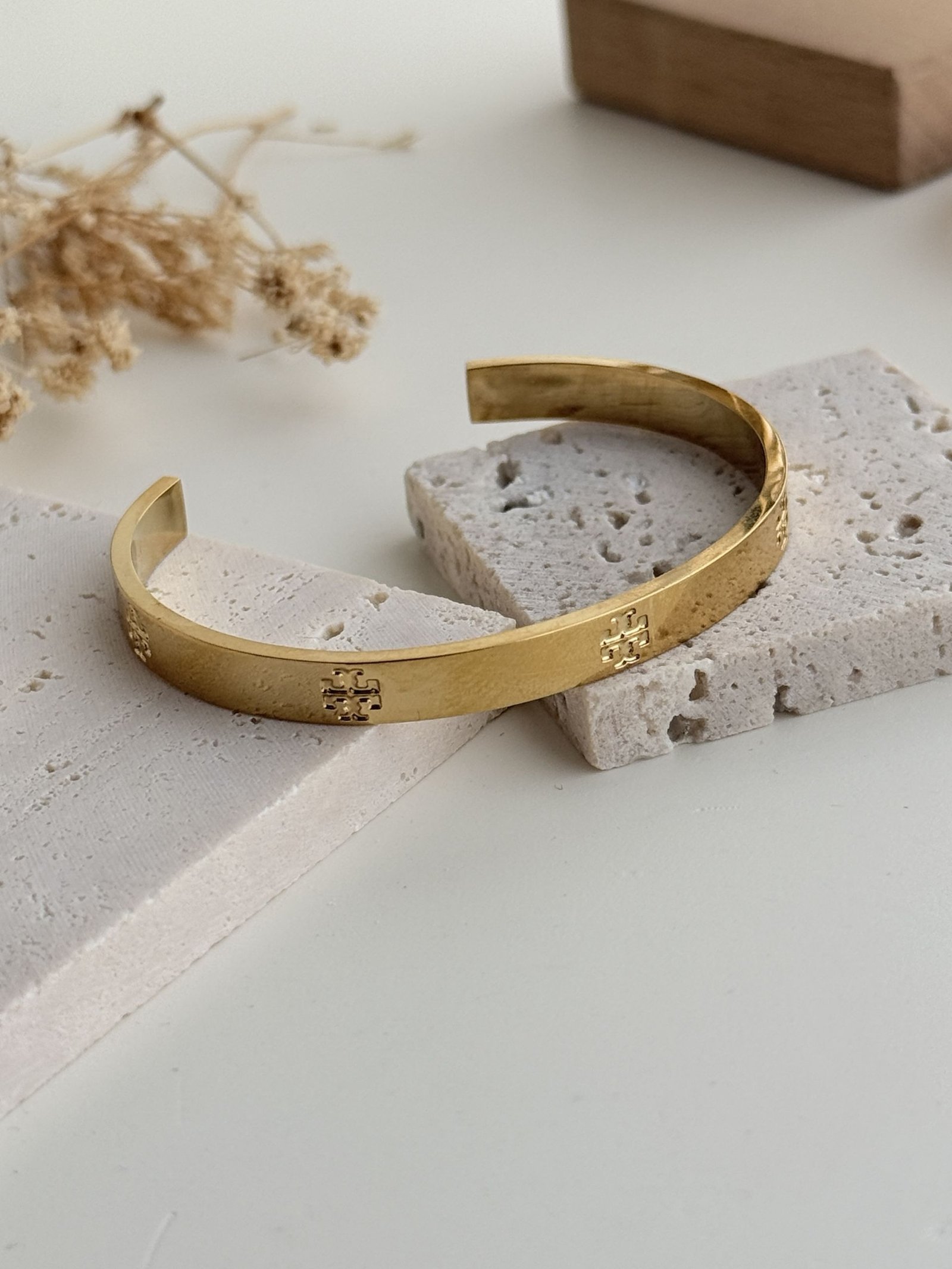Aurelia Emblem Cuff