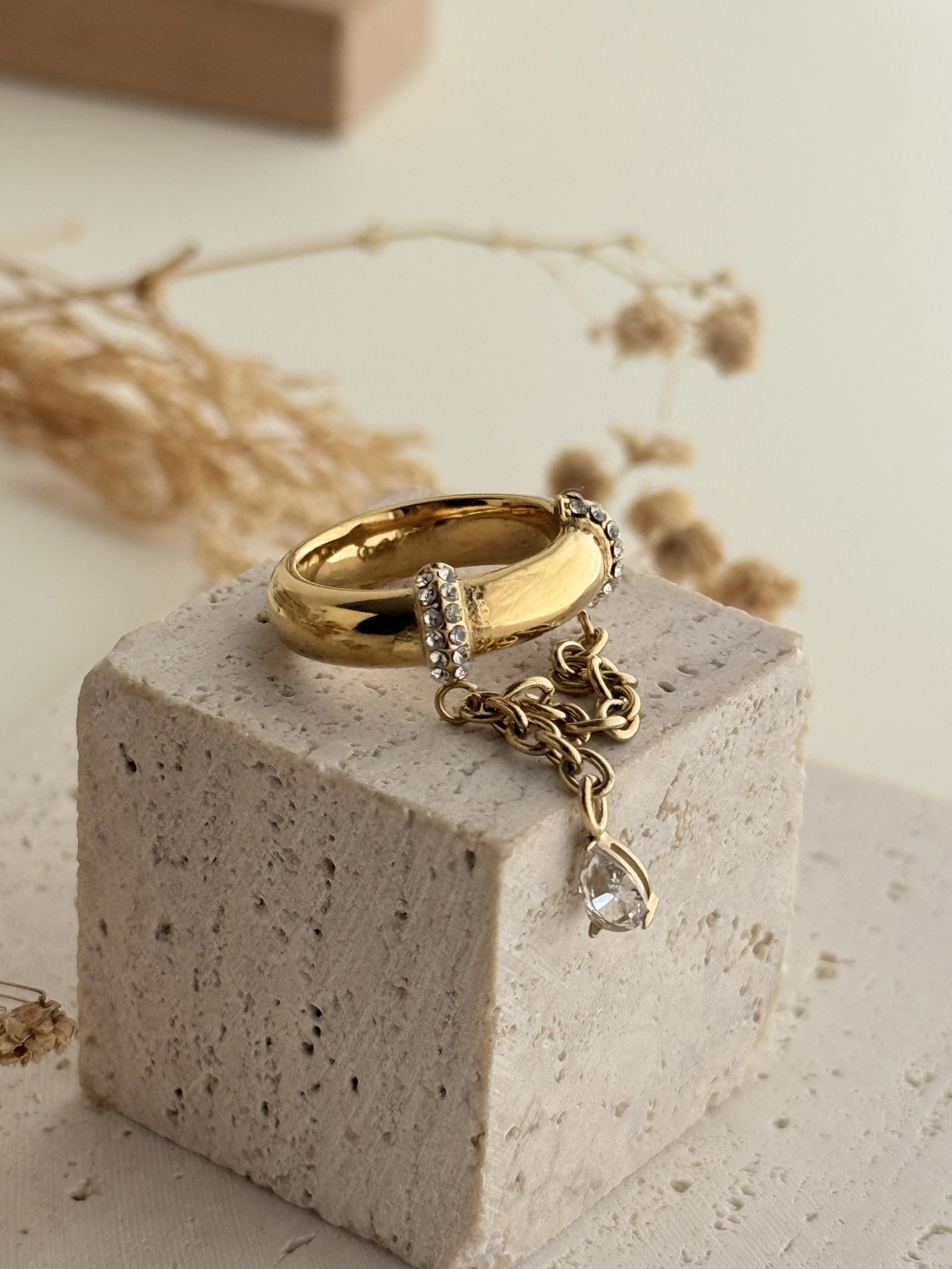 Celestine Chain Ring