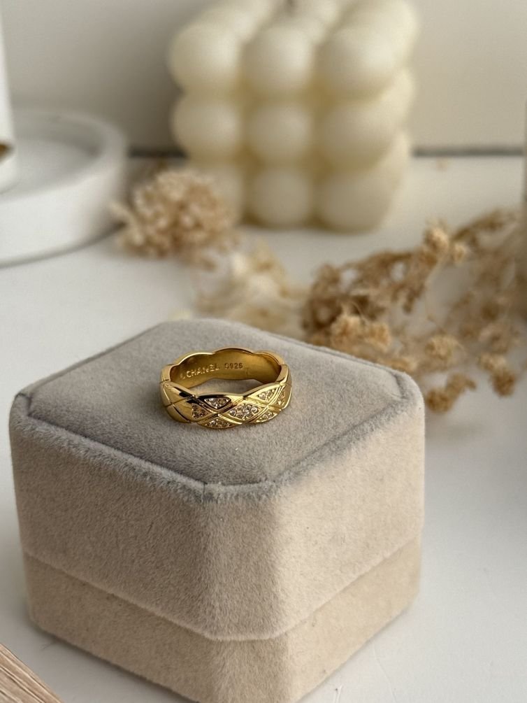 Solvéra Interlace Ring