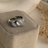 Élaris Knot Pavé Ring