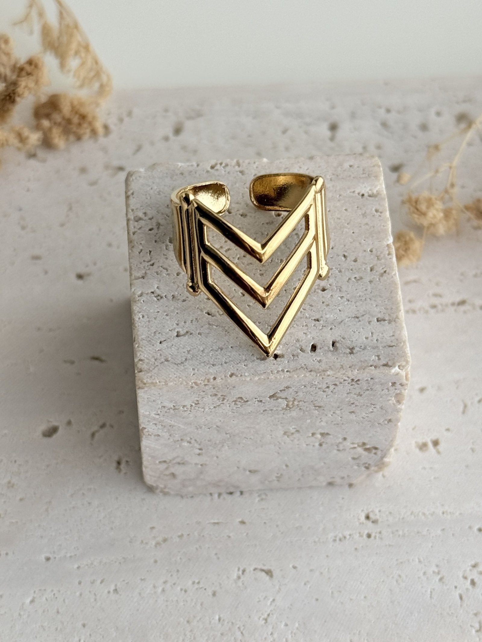 Veyra Adjustable Ring